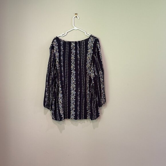 3X Plus Old Navy Blouse - Navy Blue with Flowers - Picture 2 of 9